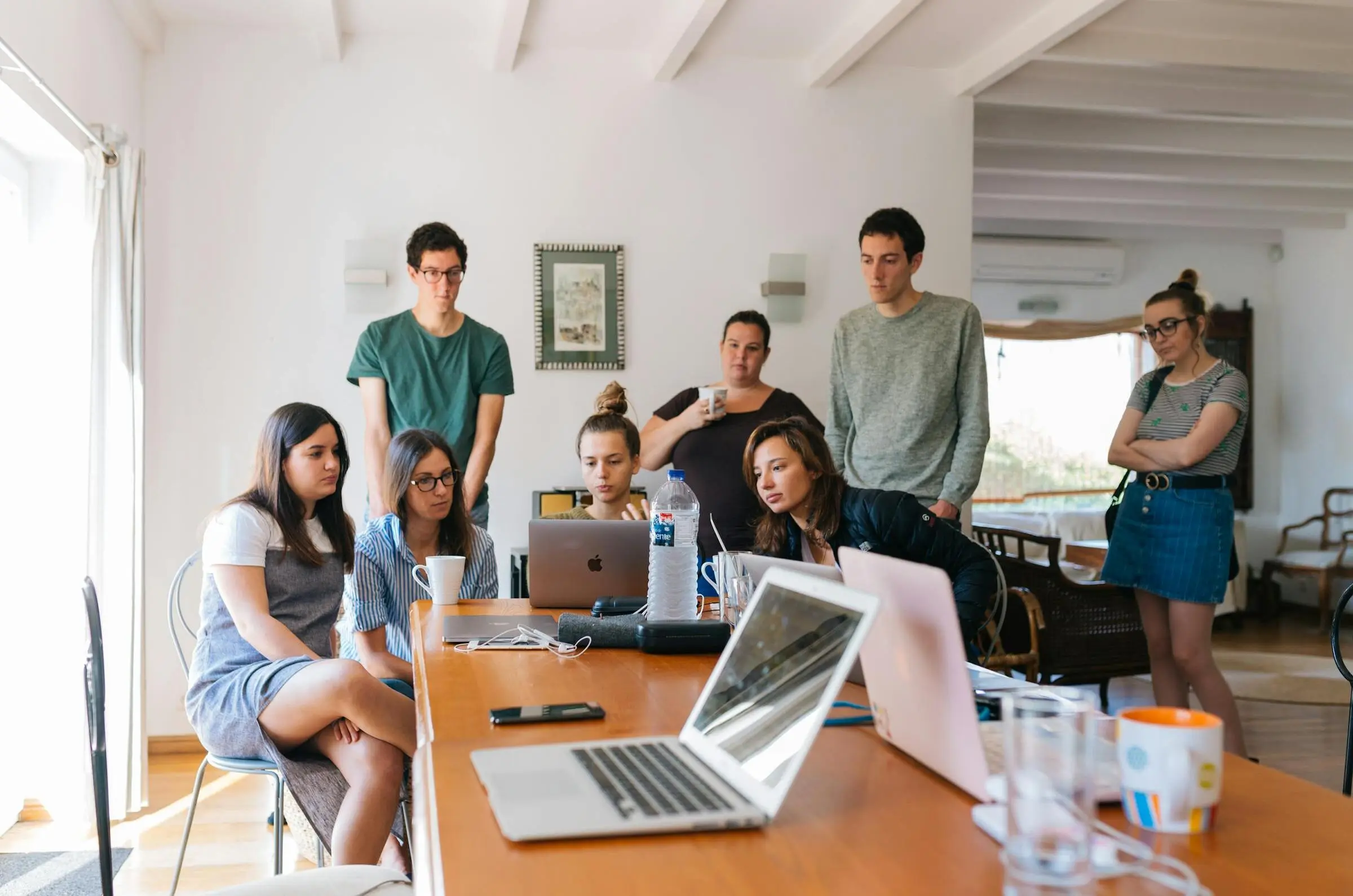 The Founder’s Ultimate Guide to Incubators vs. Accelerators: How to Choose, Apply, and Succeed